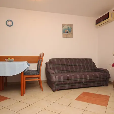 Apartment By The Sea Silo, Krk - 18670 Silo (Krk)